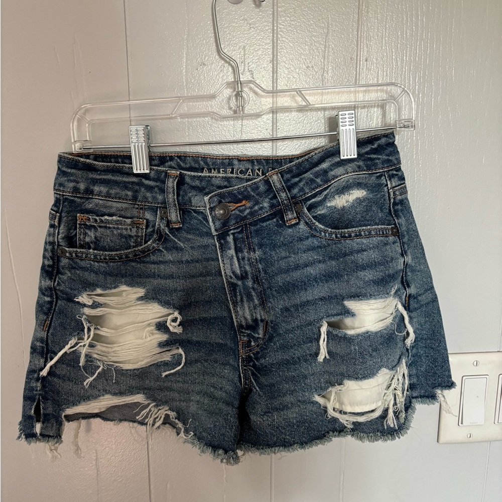 American Eagle Distressed Shorts (Asymmetrical closure, Size 4)